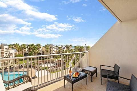 Comfortable condo in beachfront resort Enjoy shared pools & jacuzzi Condo in South Padre Island