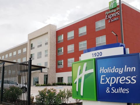 Holiday Inn Express & Suites - Houston IAH - Beltway 8, an IHG Hotel Hotel in Aldine