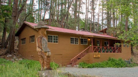 Cabin Fever - Cozy whirlpool cabin near river & downtown Maison in Ruidoso