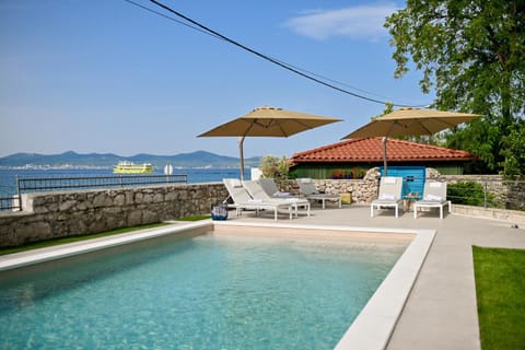 Day, Natural landscape, Pool view, Sea view, Swimming pool, sunbed