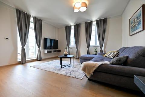 Balcony/Terrace, Living room, locker