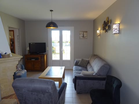 Maison paisible avec jardin, garage, WiFi, proche plage et commerces - FR-1-92-798 House in Château-d'Olonne