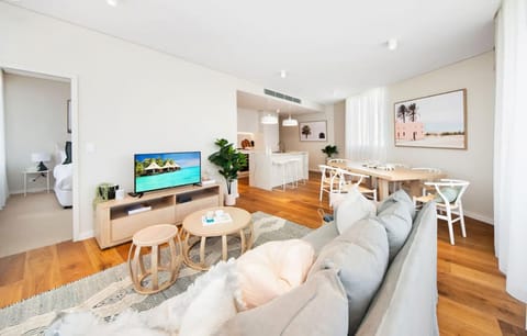 Luxurious Bondi Beach Apt Stunning Balcony Views Apartment in Sydney