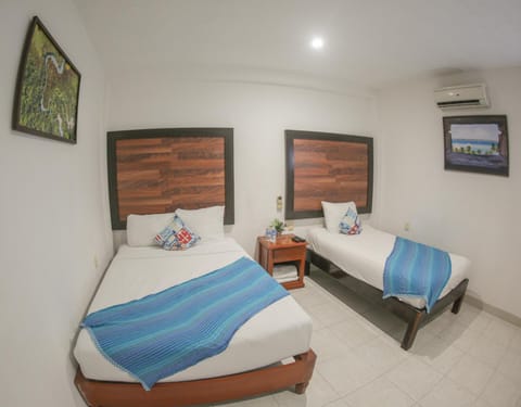 Bed, TV and multimedia, Photo of the whole room, Bedroom, towels, air conditioner