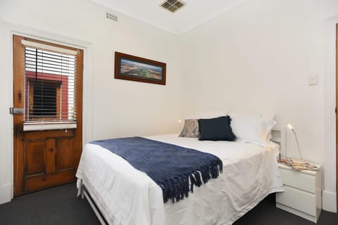 Cecil Mansions Wi-fi Parking Central Location Apartment in Adelaide