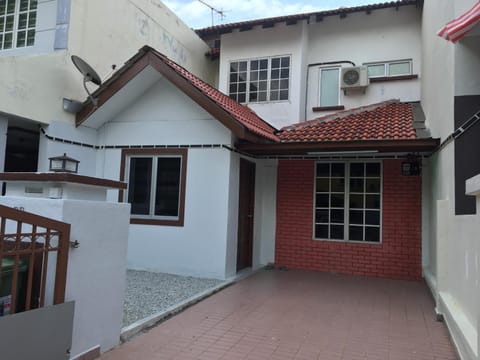 RB Double Storey Bandar Tasik Selatan Homestay House in Kuala Lumpur City