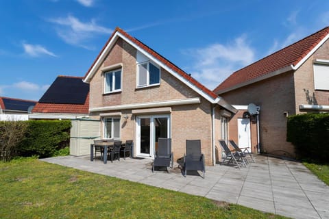 Mosselbank 73 - Noordzeepark Ouddorp NOT INTENDED FOR COMPANY OR WORK-RELATED STAYS House in Ouddorp