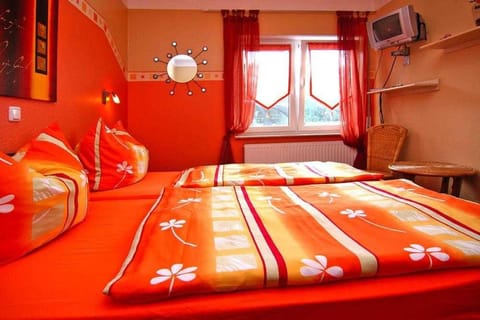 Bed, Photo of the whole room, Decorative detail, Bedroom