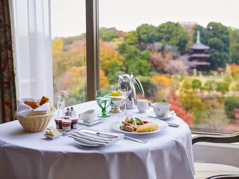 View (from property/room), room service