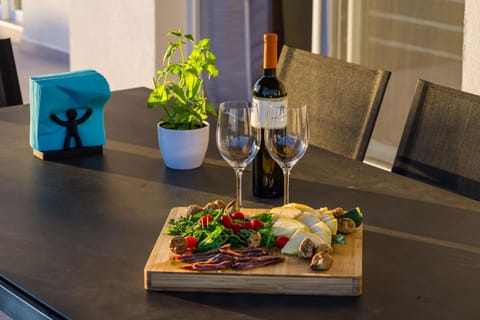 Food and drinks, Lunch, Dinner