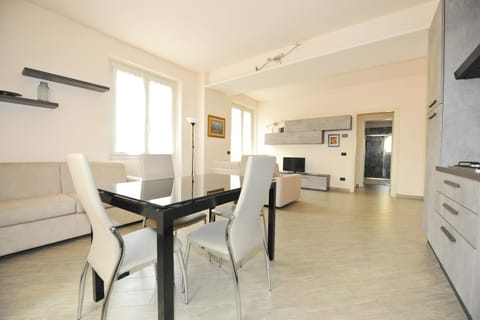 Casa Costa Outlet 3 Apartment in Lombardy