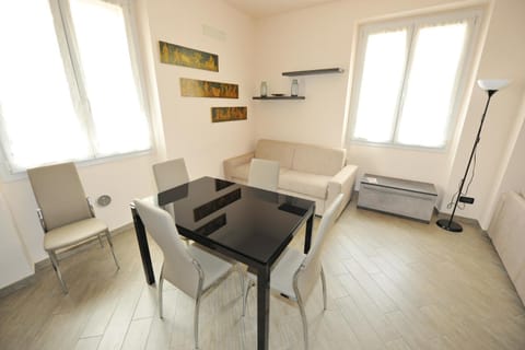 Casa Costa Outlet 3 Apartment in Lombardy