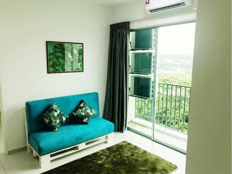 Zizz Homestay - The Pallet Home Condo in Petaling Jaya