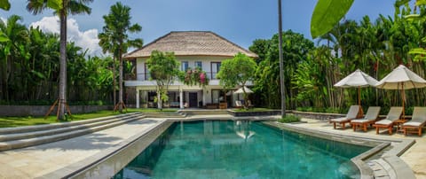 Impiana Private Villas Seminyak - CHSE Certified Villa in Kuta