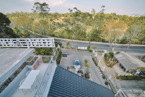 Day, Neighbourhood, Natural landscape, Bird's eye view, Garden view, Street view, Location, Parking