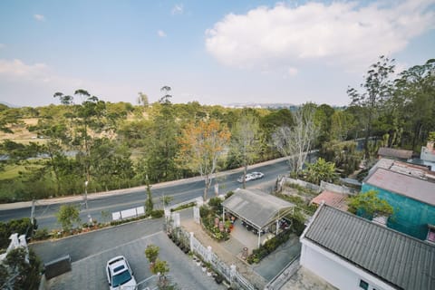 Day, Neighbourhood, Natural landscape, Bird's eye view, View (from property/room), Street view, Parking