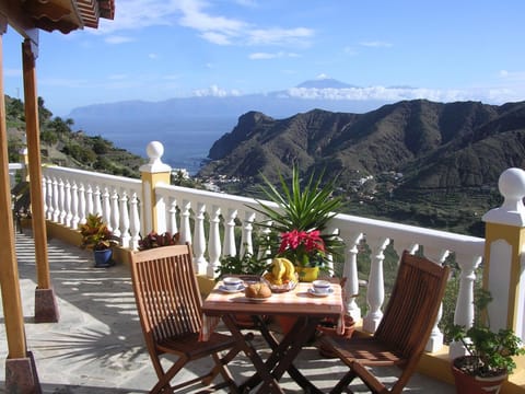 Balcony/Terrace, City view, Landmark view, Mountain view, Sea view