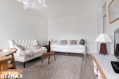 Viherkallio two room apartment with kitchen and balkony Apartment in Uusimaa