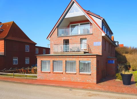 Property building, Street view