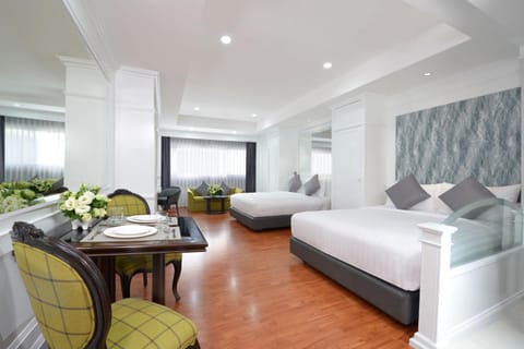 Bed, Photo of the whole room, Dining area, Bedroom, City view