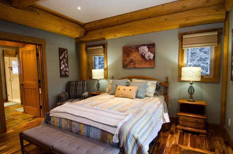 Golden Acres Mountain Lodge Bed and Breakfast in Columbia-Shuswap A