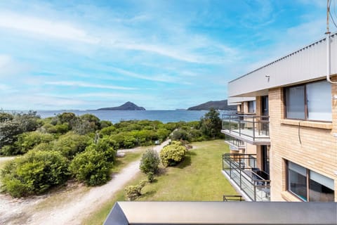 Intrepid 11 Absolute Beachfront Bliss Apartment in Shoal Bay