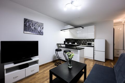 Kitchen or kitchenette, Living room, Seating area, Dining area