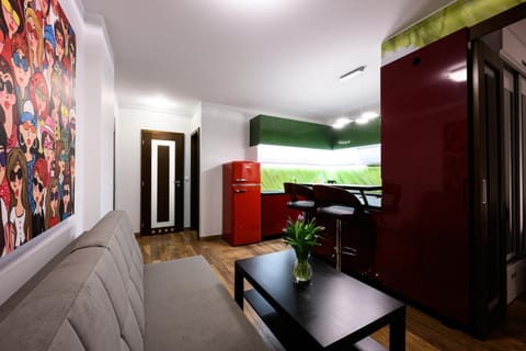 Kitchen or kitchenette, Living room, Seating area, Dining area