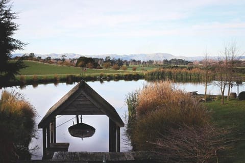 Te Kopura Lodge Nature lodge in Wellington Region