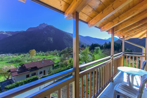 Balcony/Terrace, Mountain view