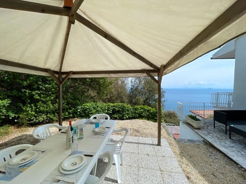 View (from property/room), Dining area, Sea view