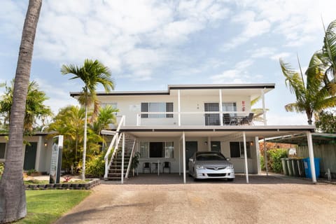 Property building, Street view, Parking