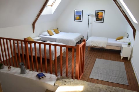 Le Manoir des Doyens Loft - Sleeps 8 - Breakfast Included! Bed and Breakfast in Bayeux