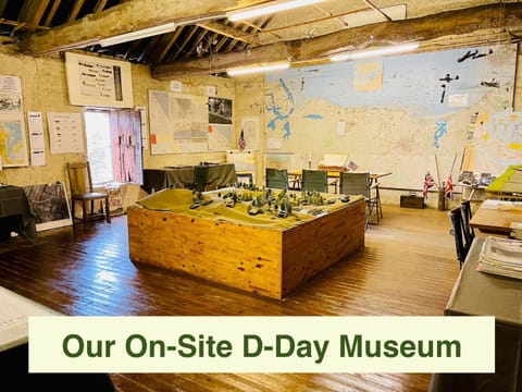 Le Manoir des Doyens Loft - Sleeps 8 - D-Day Museum on-site - Ten Minute Walk to Commonwealth Cemetery! Bed and Breakfast in Bayeux