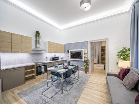 Dining area, kitchen