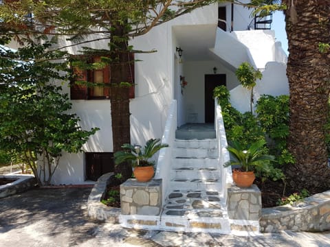 Villa Ourania Condominio in Troulos