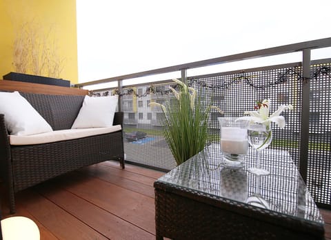 Balcony/Terrace, Photo of the whole room, Quiet street view