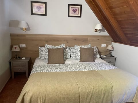 Hostal Escuils Bed and Breakfast in Catalonia