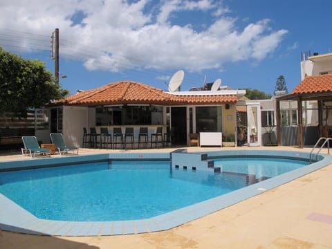 Swimming pool, Swimming pool