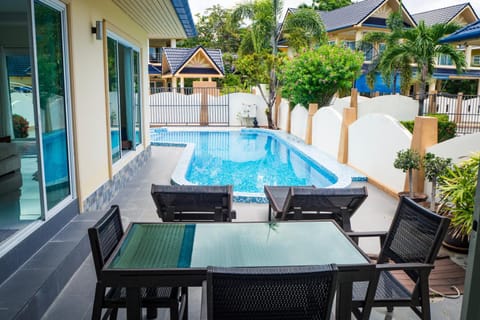 Villa Tanya, 3 Bed with Private Pool and Jacuzzi House in Rawai