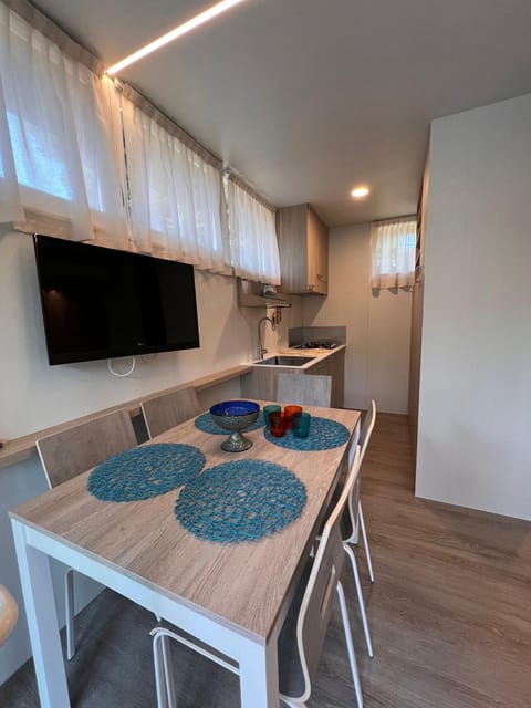 Kitchen or kitchenette, Living room, Dining area