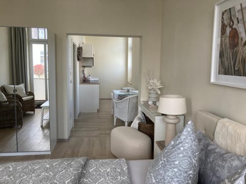 Kitchen or kitchenette, Seating area, Dining area