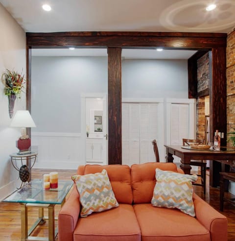 416A Waldburg st · Newly Renovated 1920's Historic District Apt Appartement in Savannah