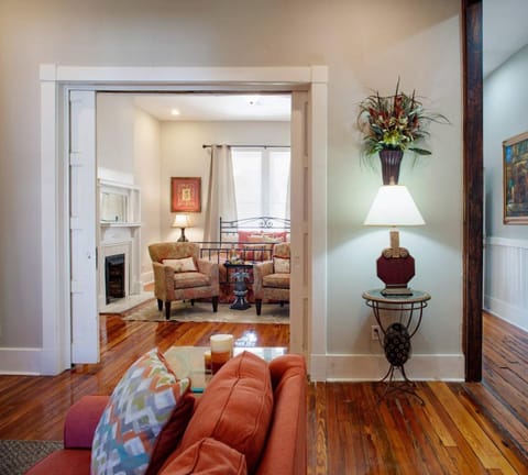 416A Waldburg st · Newly Renovated 1920's Historic District Apt Appartement in Savannah