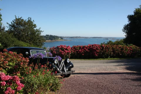 Chambres d'hôtes Aux Portes de Bréhat Bed and Breakfast in Paimpol