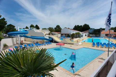 Bird's eye view, Swimming pool