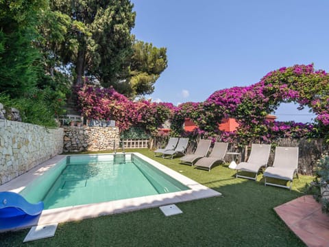 Villa with private pool and sublime views Maison in Eze