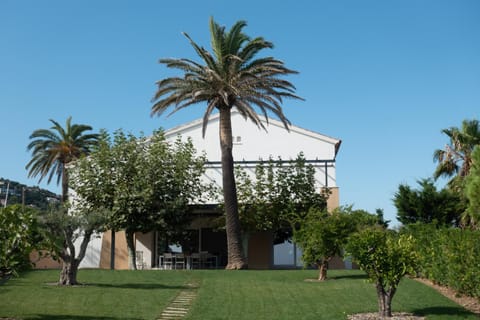 Villa Les 2 Palmes Chalet in Roquebrune-sur-Argens