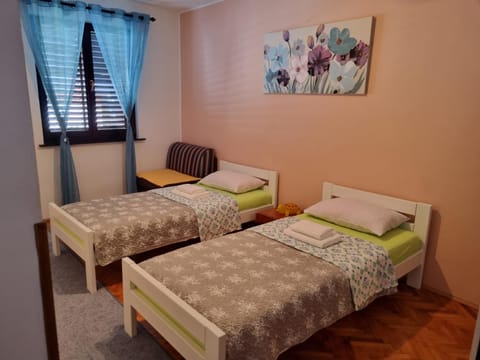 Apartments Pero Condominio in Varoš