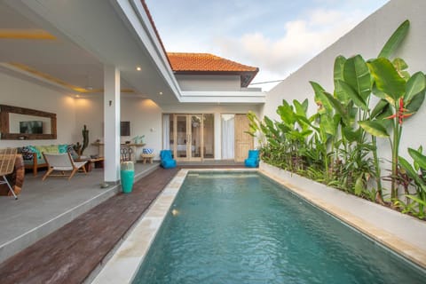 Garden, Garden, Living room, Swimming pool, Swimming pool